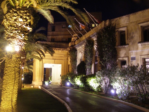 Intrarea în Hotel Phoenicia, Malta