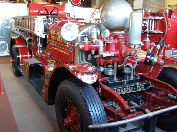 Mașina de pompieri Ahrens-Fox nr. 837 din 1918