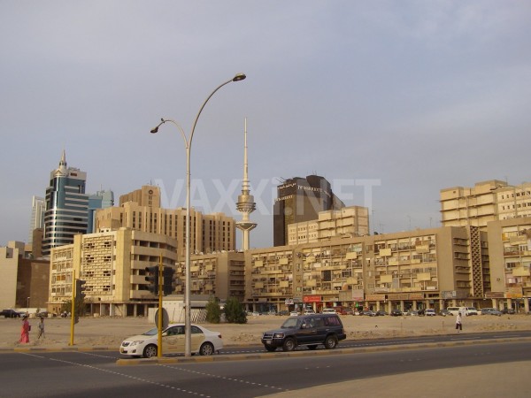 Telecom Tower Kuwait văzut printre blocuri